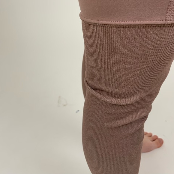 SOLD || Alo Yoga Goddess Leggings in Smoky Quartz - S - Picture 6 of 7